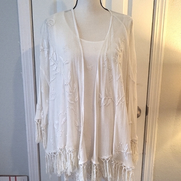 Chelsea And Violet Cream Colored Embroidered Cotton Lace Kimono. - Picture 8 of 8